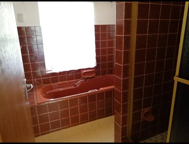 5 BEDROOM HOUSE TO LET IN PROTEA PARK